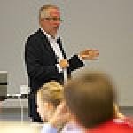 Martin speaking to university media folk at Kolding, Denmark © Martin Ince